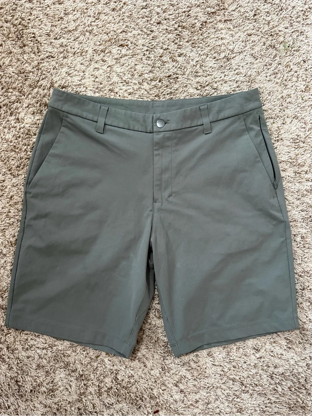 NWOT Lulumenon Men’s Commission Classic-Fit Short 9